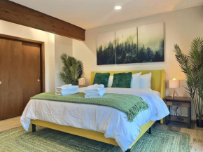 BearHug - Pool, Fireplace, Located by ski trail